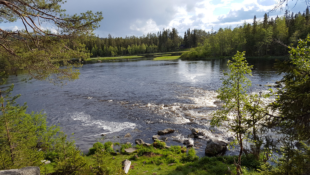 Ved Øfstdalsfossen
