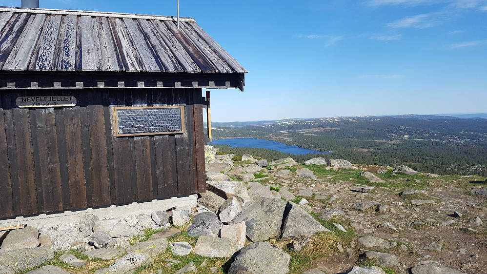 Ved hytta på Nevelfjell