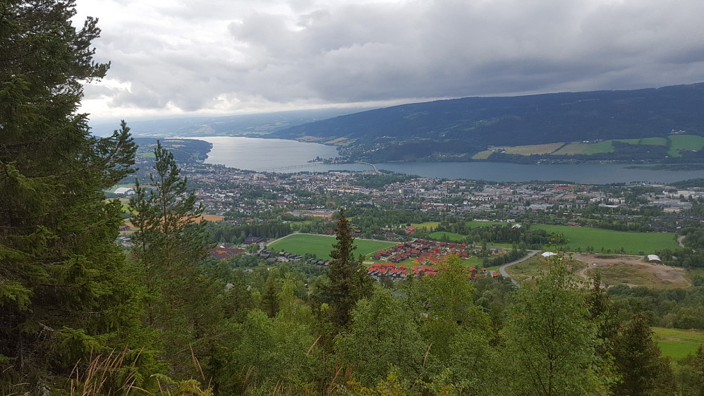Ved gapahuken på Hansvehaugen