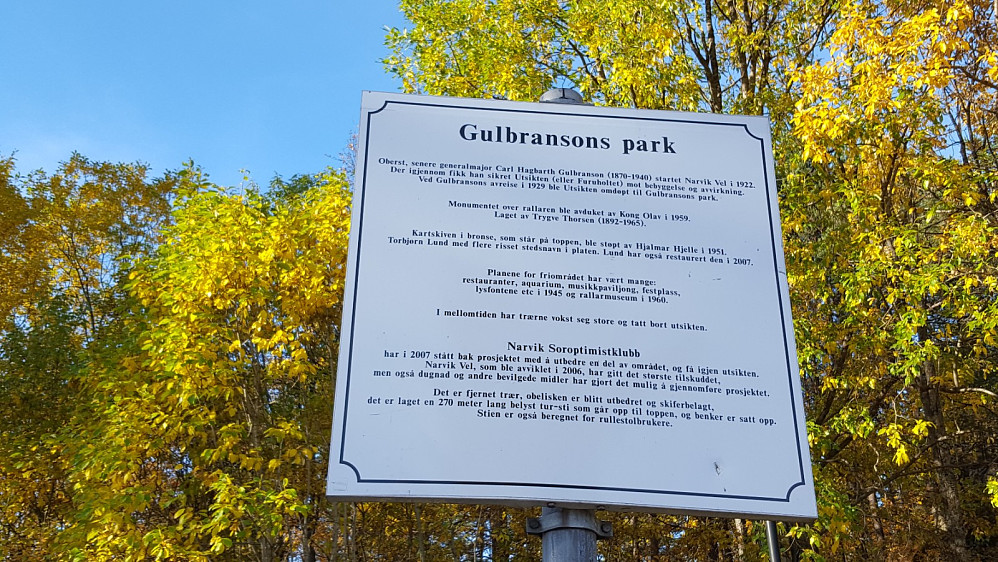 INFO tavle ved inngangen til Furuholtet park