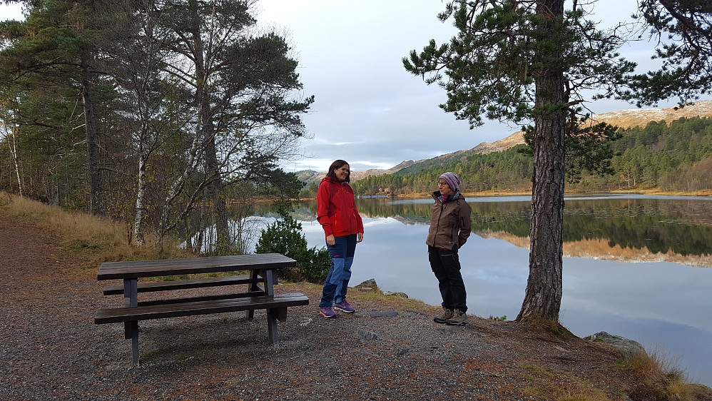 Anne Marit og Marit ved Øverlandsvatnet