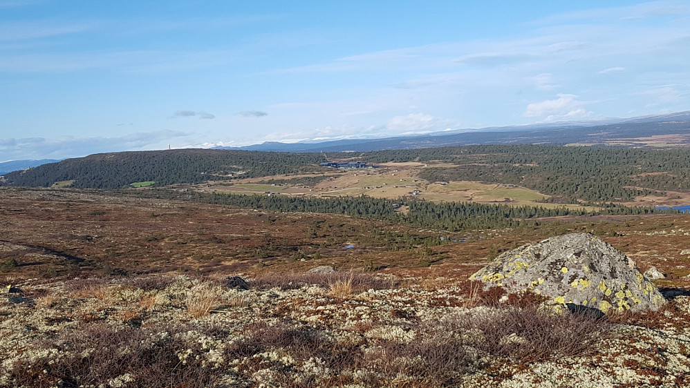 Ser mot Hafjell og Pellestova på veg ned