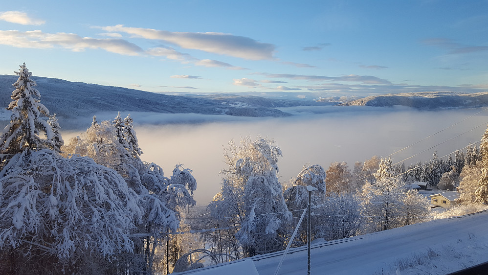 Fra vinduet i Skaveldbygda, tåke i dalbotnen
