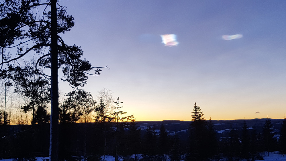 Prøver å fange perlemorskyer