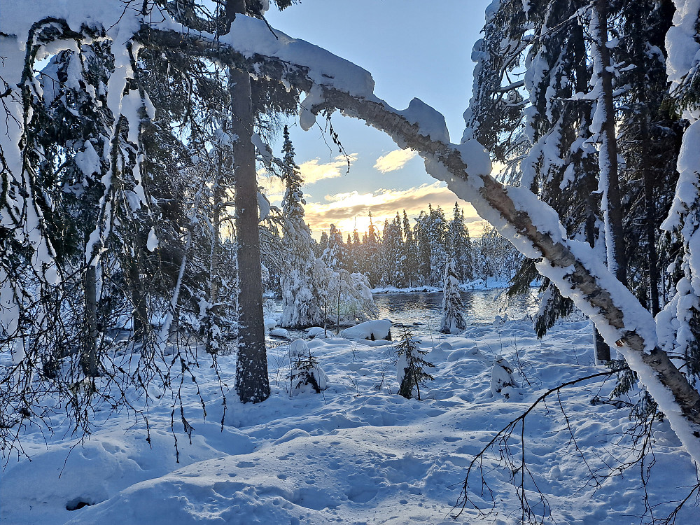 Mesnaelva, innover mot Øvstedalsfossen