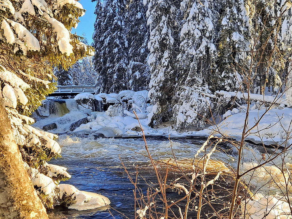 Mesnaelva ved Øvstedalsfossen