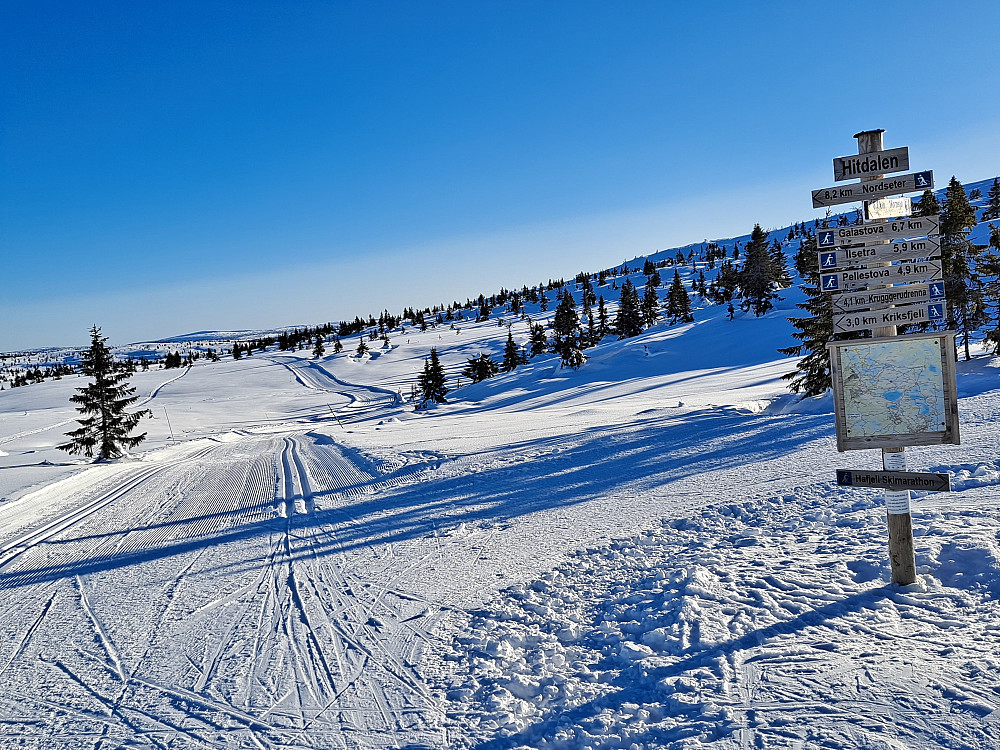 Ved løypekrysset Hitdalen, ser Snørvillen langt bak