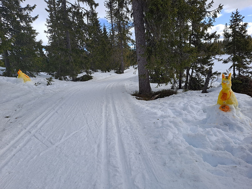 Påskepynt ved løypa
