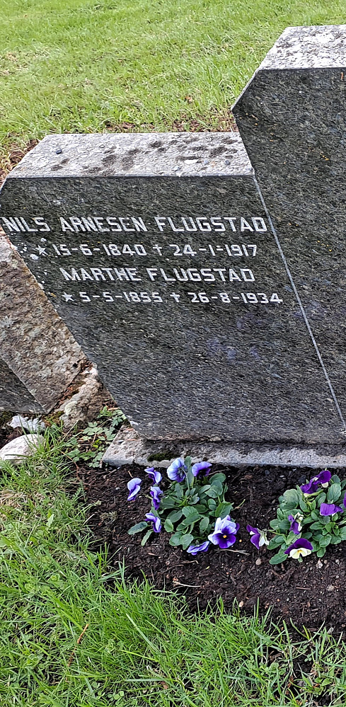 Gravstedet til oldeforeldrene ved Fåberg kirke