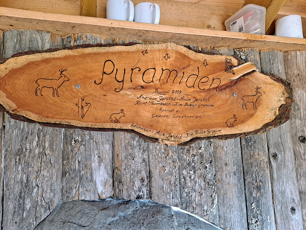 Skilt i gapahuken