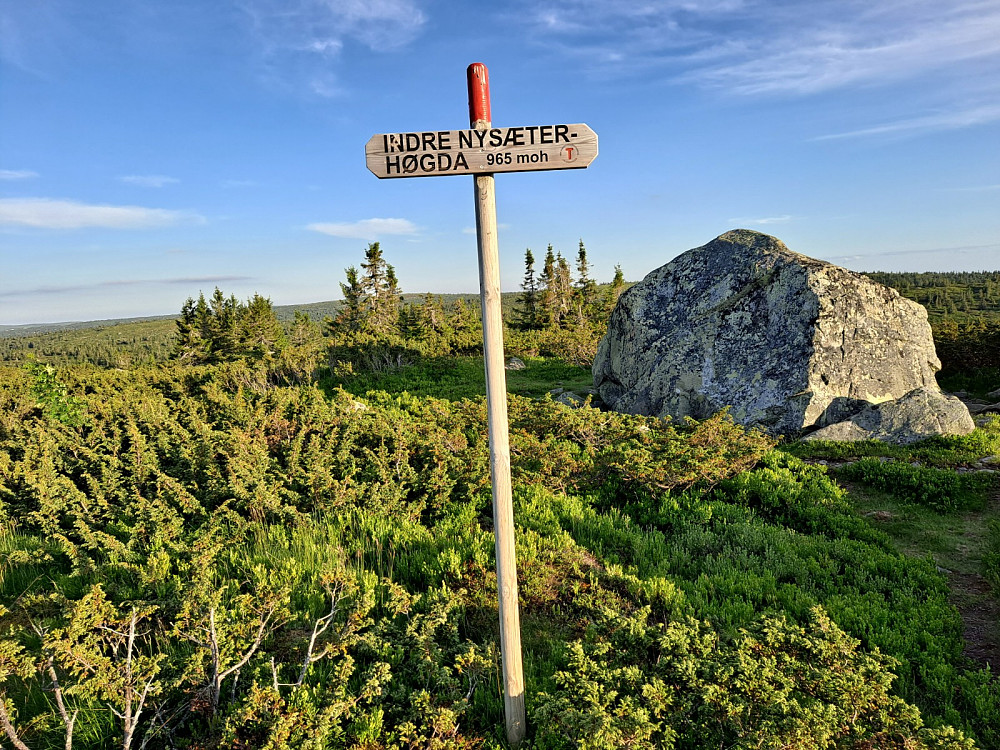 Skilt som markerer toppen