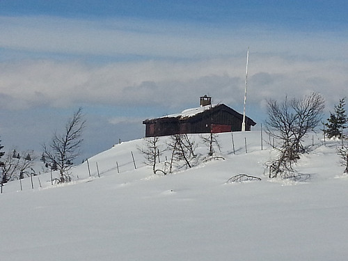 Ikke mye å se av gjerdet rundt Ginahytta nå