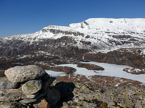 Endå litt snø på Blægja