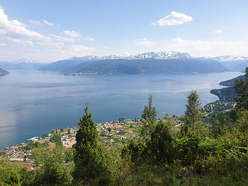 Balestrand sentrum og Sognefjorden