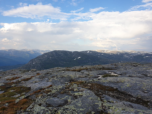 Mot Rundenova og Skarvedalsbreen