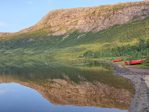 Så og seie vindstille på Vindheimsvatnet