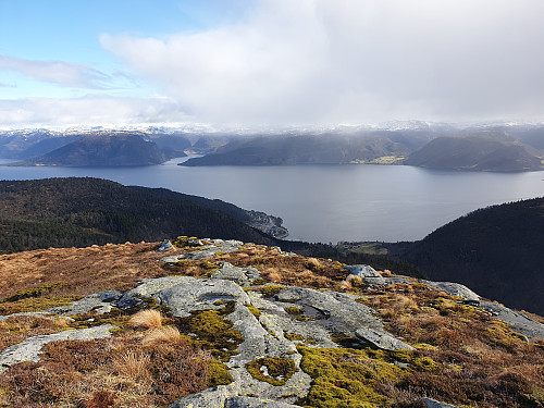 Utsikt mot Lavik frå Gråfjellet