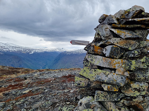 varden stod ikkje på toppen og ikkje der det var best utsikt heller. 