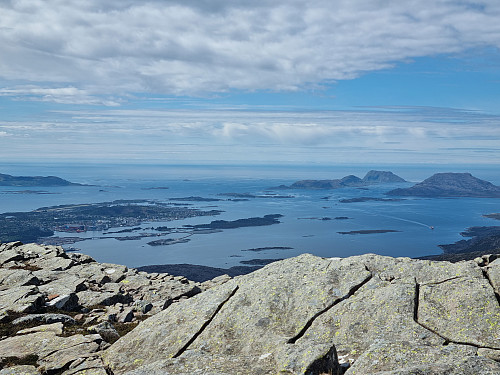 Flott utsikt mot øyane ut forbi Florø