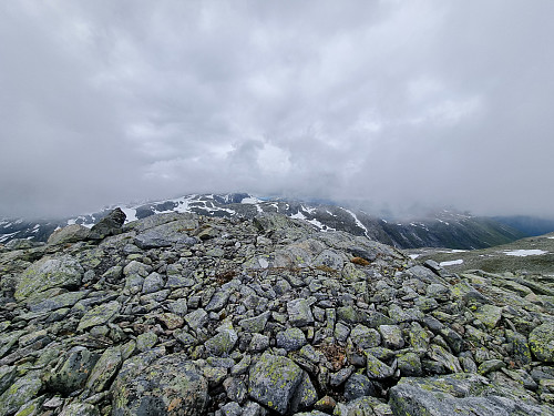 Utsikt frå toppen. Vi kunne til tider sjå litt utsikt. 