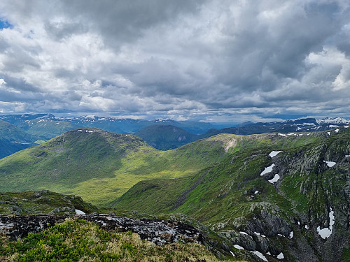 Mot Storefjell og Nipa
