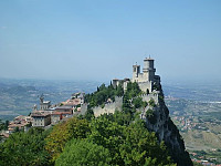  Flott i San Marino, her utsikt frå tårn 1 mot tårn 2 der høgaste punktet ligg!