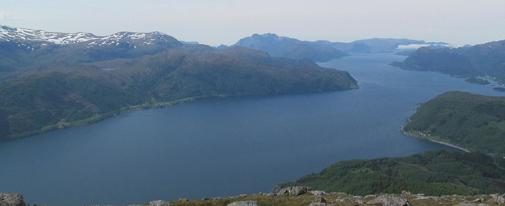 Utsikt utover Nordfjorden med Hornelen i senter