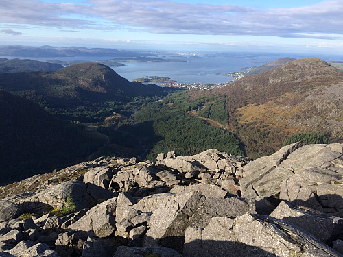 Frå Guromyrfjellet mot Jørpeland med Tunglandsfjellet og Førlandsåsen