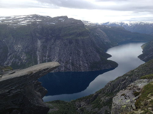 Klassisk motiv! Da vi gikk til Trolltunga så sent som i 2012 var det ennå ingen "selfiekø"