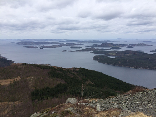 Fra Lauvåsen mot Ryfylkeøyane, bl.a. Randøy nærmast