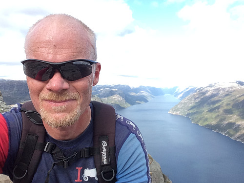 Fornøgd med første "selfie" på Stolen! Tidene skiftar sidan første tur hit i 1975!