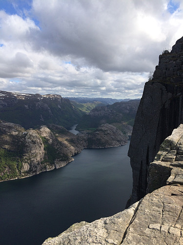 Ut Lysefjorden mot Eiane