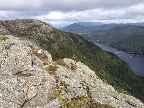 Fra Karinuten mot Yrkjesfjorden med Bukkaskolten og Gaupåsen