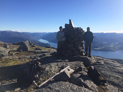 På Sellandsnuten med utsikt mot Sand og Hylsfjorden