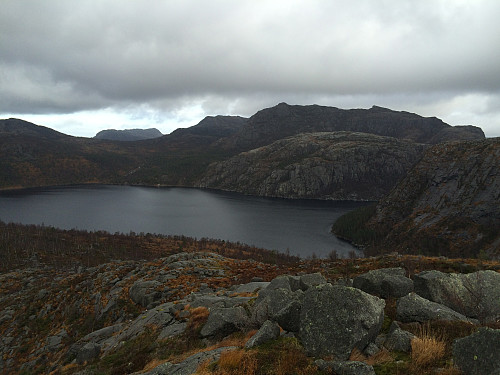 Frå Krokarfjellet mot Regnarvatnet og Tibergfjellet