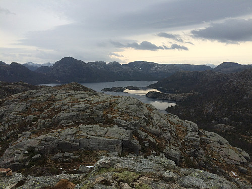 Frå Kjeatofjellet mot Svortingsvatnet og Naganibba