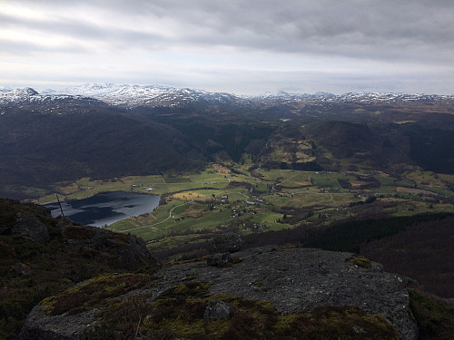 Mot Litledalsvatnet og Kaldheim