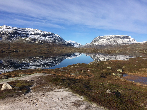Ved Ståvatnet mot Sveigen og Verjesteinsnuten