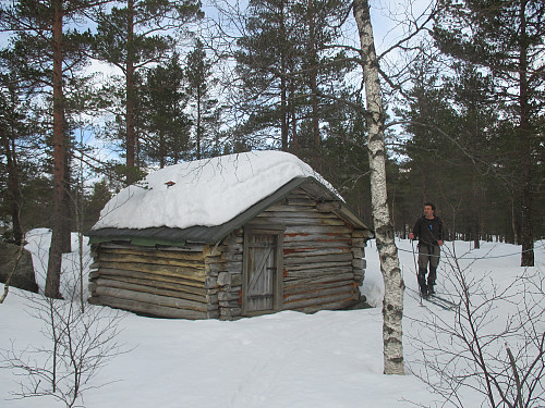 Den gamle koia ved bekkeosen i Longavatnet