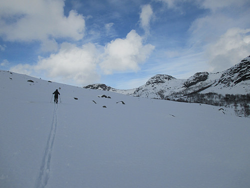 På tørrare snø opp Skitli mot Venavatnet