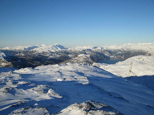 Fra Austmannanuten mot Åkerfjorden og Kvinnherad med Ulvanosa dominerende bak