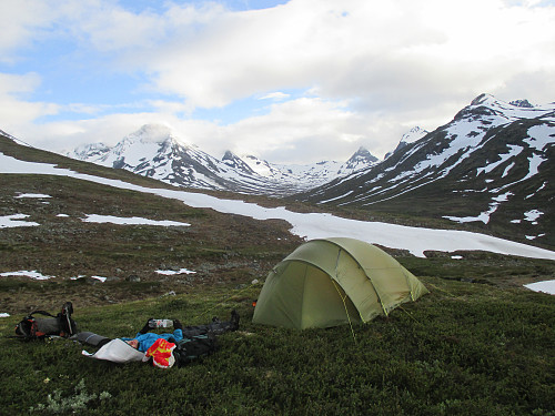 Velfortjent strekk på teltplassen, med utsikt oppover Visdalen
