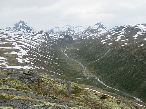 Fra Gjendetunga mot Storådalen med Skarddalsegga og Semeltind dominerende