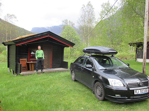 Det ble kakse-overnatting i Skjolden pga. uværet på Sognefjellet