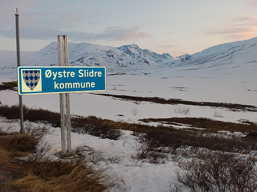 Parkering ved teltplassen på grensa mellom Vågå og Øystre Slidre, mot nedre del av Leirungsdalen