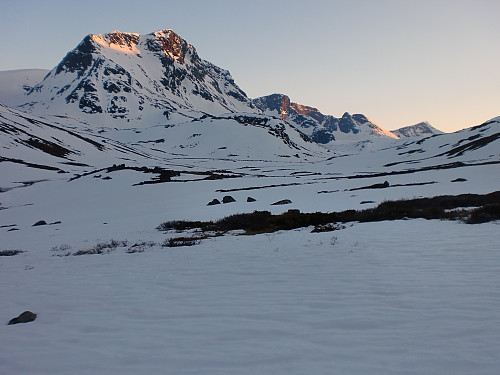 Munken i det siste kveldslyset. En lang tur ut Leirungsdalen venter