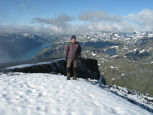 På Besshø med utsikt vestover Gjende