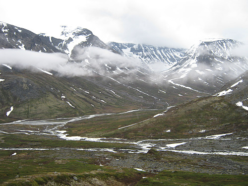 På veg mot Svellnosbreen med tilbakeblikk mot Visdalen