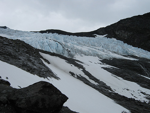 Mot den mektige fronten av Svellnosbreen