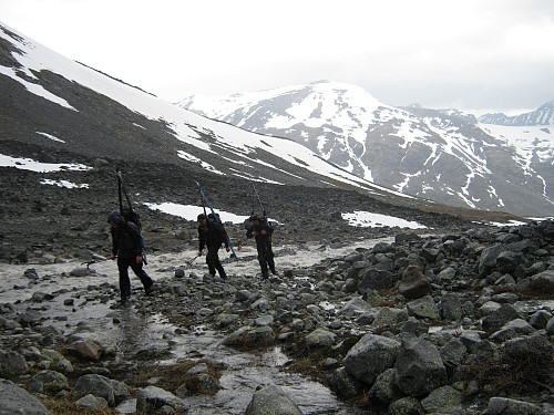 Grått og vått oppover Hellstugudalen